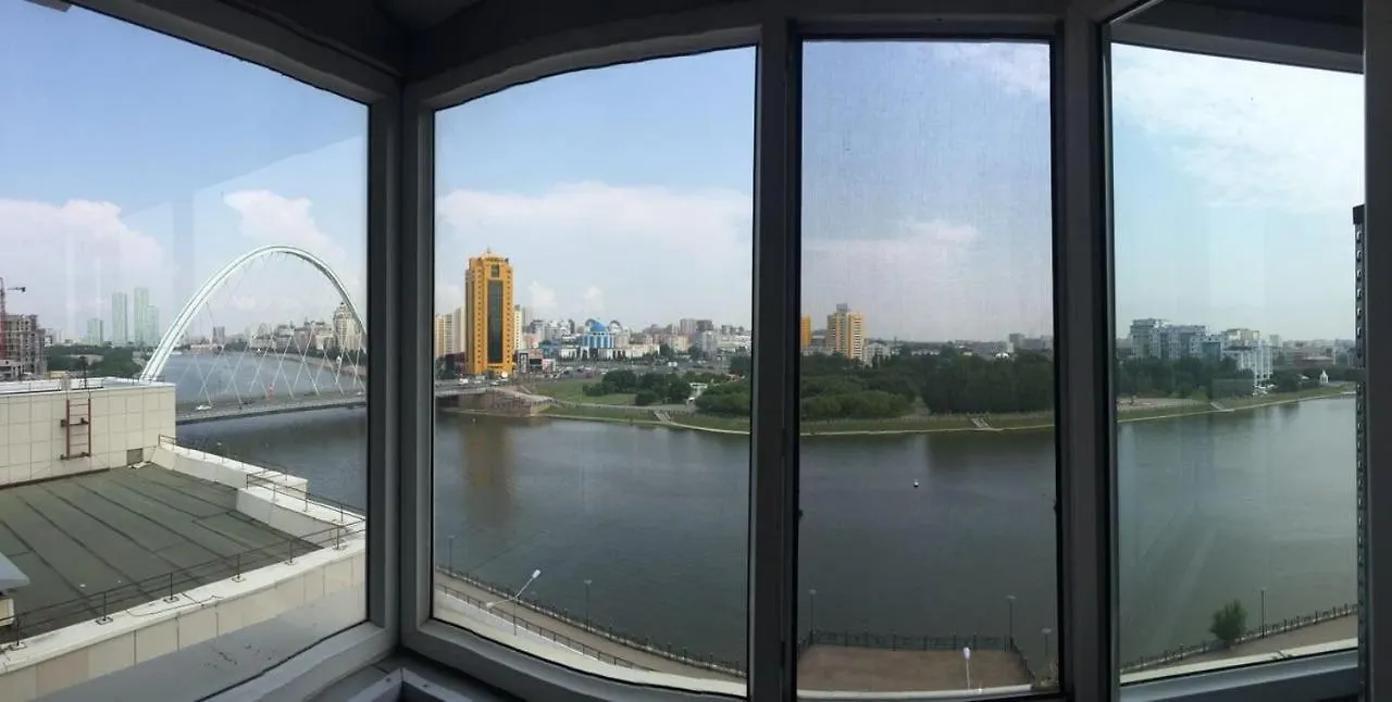 Lägenhet Жк Отырар. Трех Комн Апартаменты На Набережной Astana